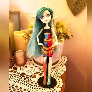 GUC Monster High doll + stand